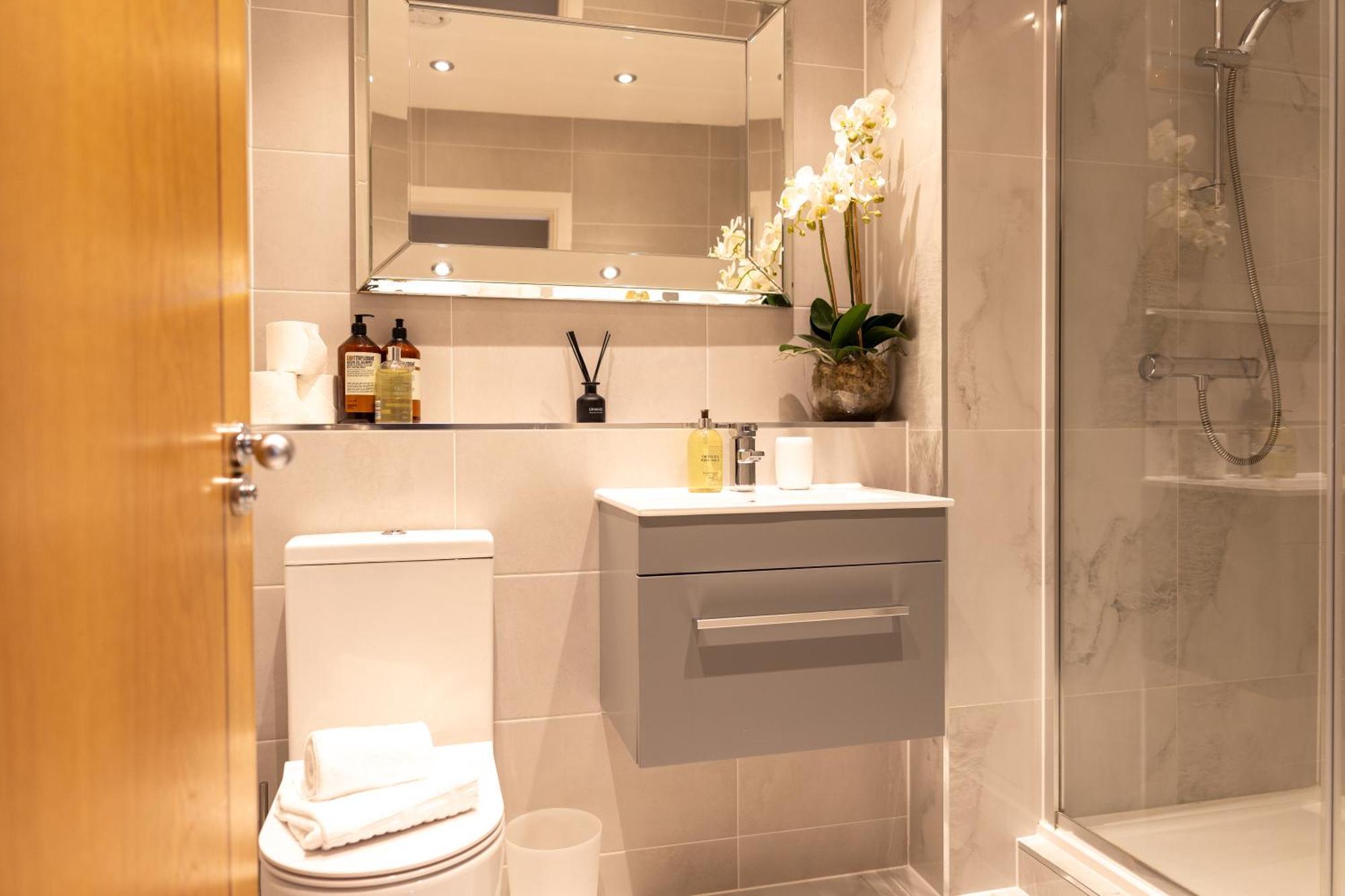 Exclusive Cardiff City Centre Apartment Buitenkant foto