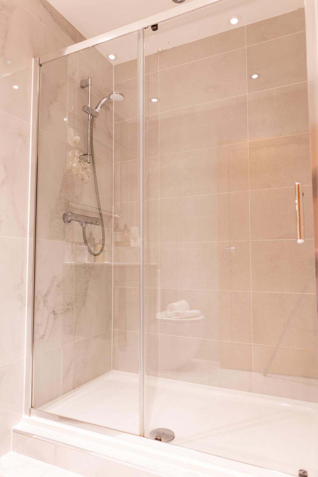 Exclusive Cardiff City Centre Apartment Buitenkant foto