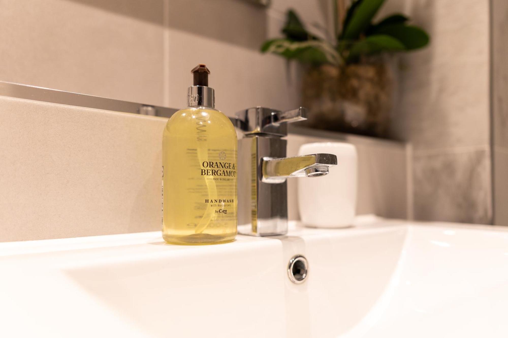 Exclusive Cardiff City Centre Apartment Buitenkant foto
